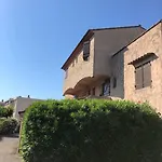 Grand Veranda Et Terrasse דירה