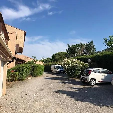 Grand Veranda Et Terrasse דירה