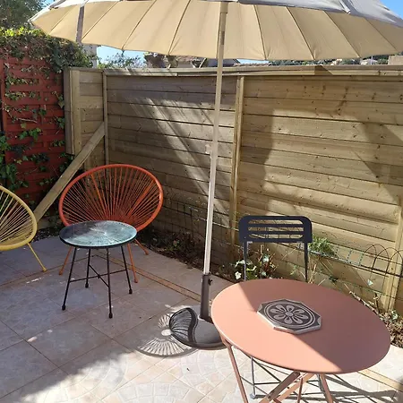 Grand Veranda Et Terrasse דירה